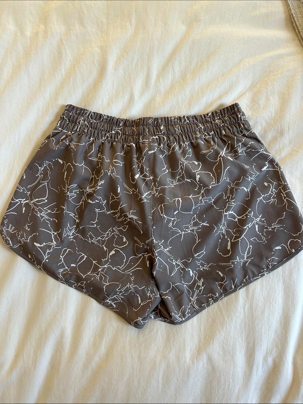 Vuori Shorts. Size medium. 4.5” inseam. Liner. Like new - Picture 2 of 5